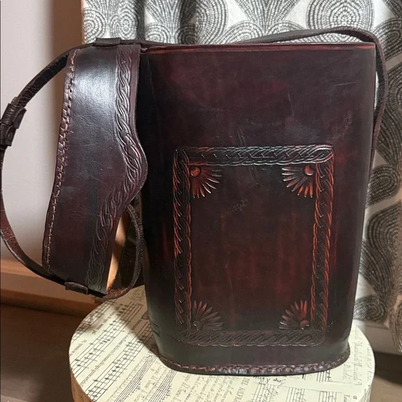 Vintage Tooled Leather Double Wine Bottle Carrying Case - Picture 9 of 16